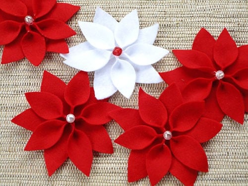 FLOR DE NATAL DE FELTRO