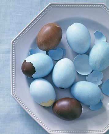 O ovo de Páscoa na casca de ovo de galinha é barato, porém deixará sua Páscoa mais divertida e inusitada (Foto: Divulgação)