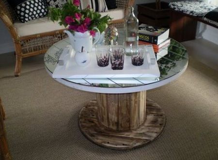 Fazer artesanato com bobinas de fio além de ajudar o planeta ainda deixará sua casa decorada de forma divertida (Foto: Divulgação)