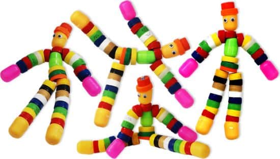 Este boneco de tampinhas de garrafa é muito fácil de ser feito (Foto: Divulgação)
