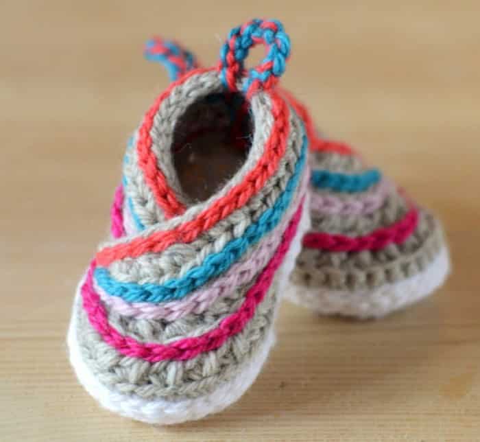 sapatinho de la croche bebe