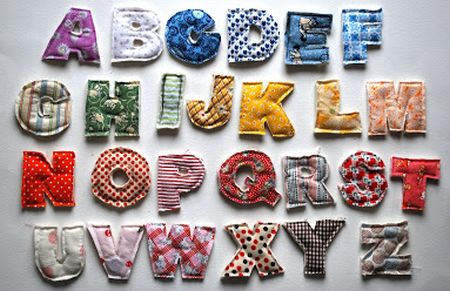 Você pode fixar estas letras de pelúcia onde você quiser e sempre com resultados incríveis (Foto: chezbeeperbebe.blogspot.com.br)