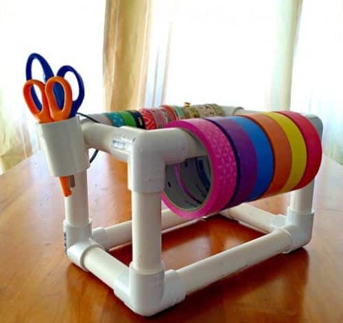 Faça este organizador com tubos de PVC se você trabalha com fitas diversas (Foto: leftbraincraftbrain.com)