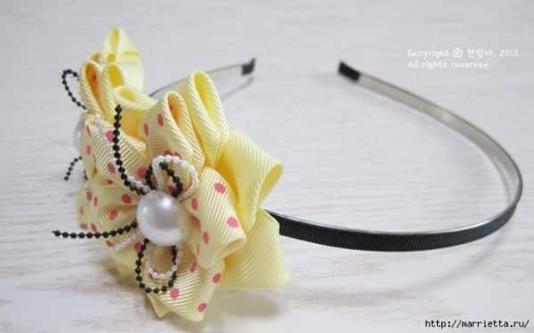 Decorar tiara de cabelo com flores é fácil e barato (Foto: wonderfuldiy.com)