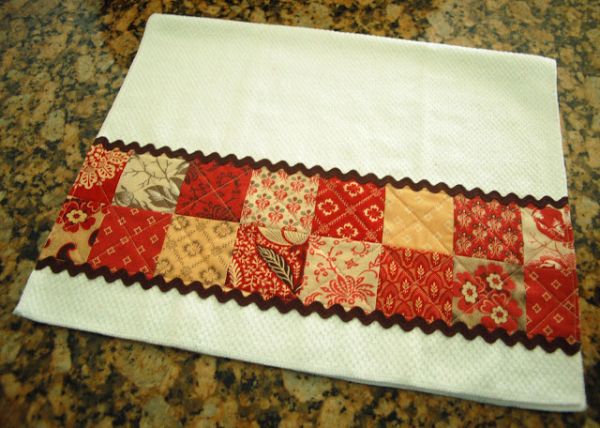 Decorar pano de prato com retalhos é um sustentável artesanato (Foto: diaryofaquiltmaven.blogspot.com.br)