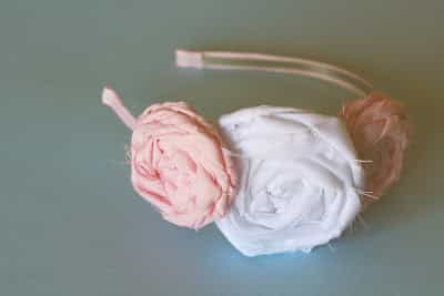 Decorar tiara de cabelo com tecido é fácil e renova o seu acessório (Foto: tipjunkie.com)