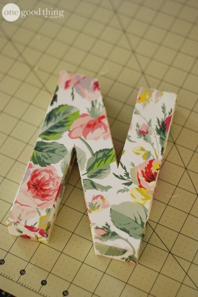 Como Fazer Aparador de Livros com Letras Decoradas Adesivo Va De Bike ~ Como Fazer Aparador de Livros com Letras Decoradas