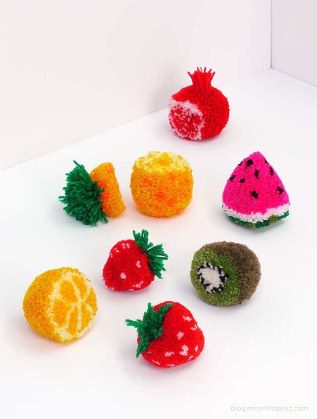 Passo a Passo de Como Fazer Frutinhas de Pompom