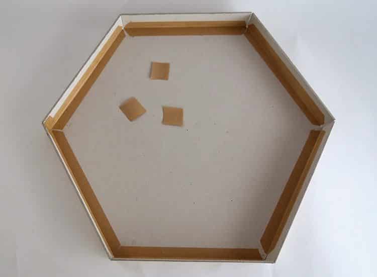 Painel com Pedaços de Papelão Painel com Pedaços de Papelão
