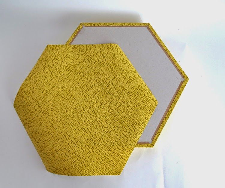 Painel com Pedaços de Papelão Painel com Pedaços de Papelão