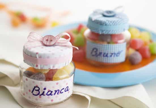 Este artesanato com pote de papinha é fofo e serve tanto como lembrancinha quanto como objeto de decoração ou porta-treco (Foto: Divulgação)