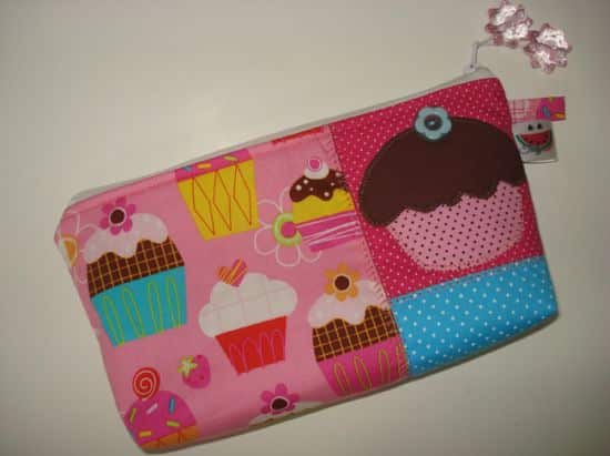 Aprenda agora como fazer esta linda nÃ©cessaire enfeitada com cupcakes (Foto: DivulgaÃ§Ã£o)