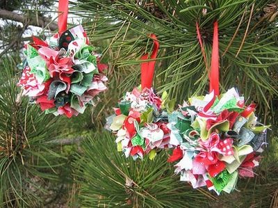 Estas simpáticas e tropicais bolinhas de Natal de tecido são ótimas opções de enfeites para países com temperatura quente como o Brasil (Foto: Divulgação)