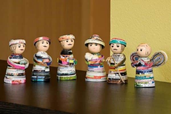 Este presépio de Natal com revistas velhas é lindo, mesmo que singelo (Foto: Divulgação)