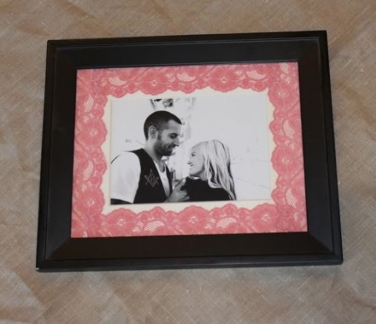 O porta-retrato personalizado para dia dos namorados é uma ótima alternativa para uma lembrancinha romântica e interessante (Foto: Divulgação)