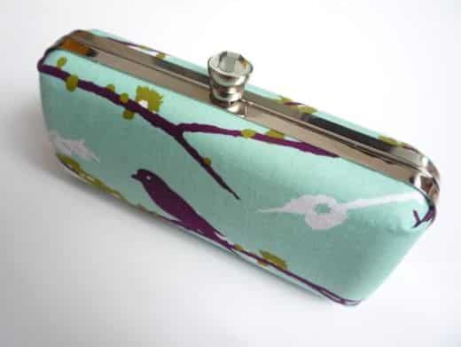 É mais fácil do que você imagina forrar uma bolsa clutch (Foto: littlekoo.wordpress.com)