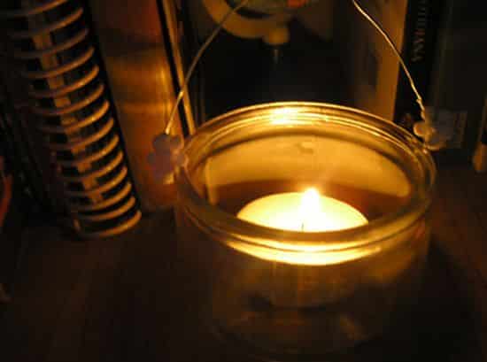 Lanternas com velas são lindas e bem baratas (Foto: superziper.com)