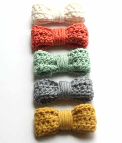 Laço de crochê é delicado e fofo e pode ser usado em qualquer lugar (Foto: craftinessisnotoptional.com)