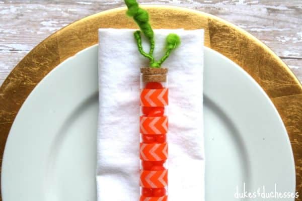 Lembrancinha com tubo de ensaio é simpática e fácil de ser feita (Foto: dukesandduchesses.com)