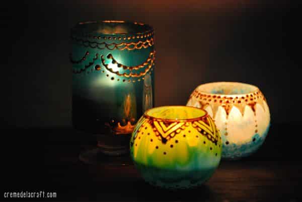 Decorar vidros com cola glitter é mais fácil do que você imagina (Foto: cremedelacraft.com)