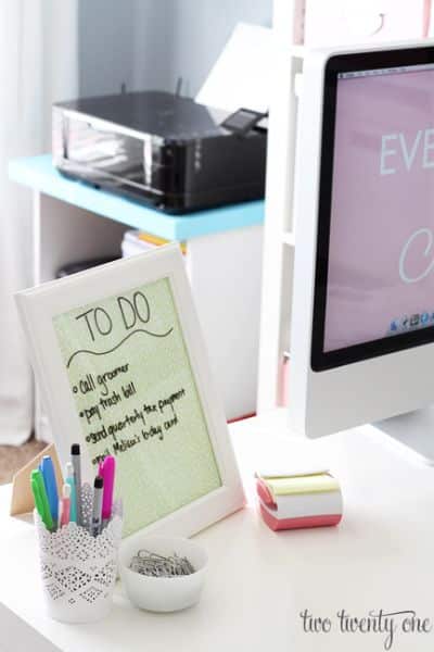 Esta decoração para escritório pode possuir o modelo que você quiser (Foto: twotwentyone.net)