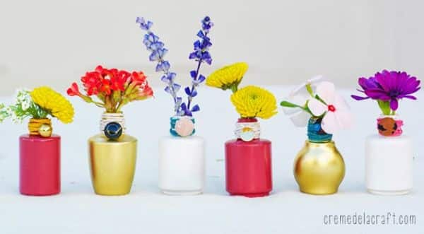 Reaproveitar vidros de esmalte é muito fácil e ainda você consegue delicadas peças (Foto: cremedelacraft.com)