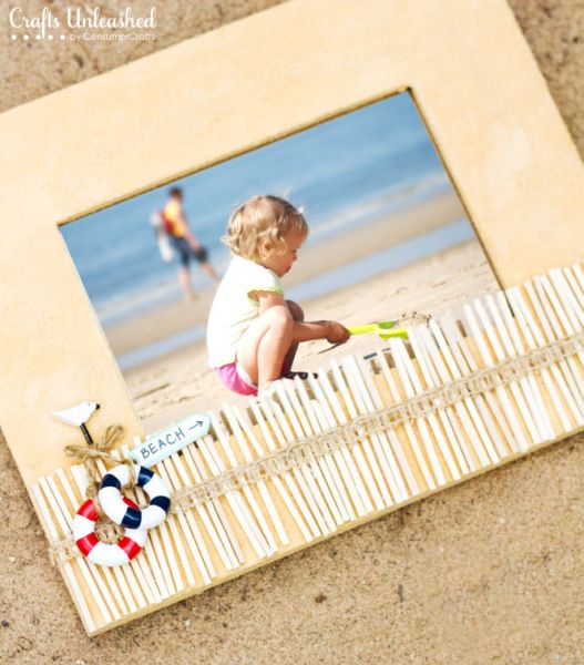 Decorar porta-retratos de forma fácil e, até mesmo barata se você já possuir o material necessário, é também divertido (Foto: craftsunleashed.com)