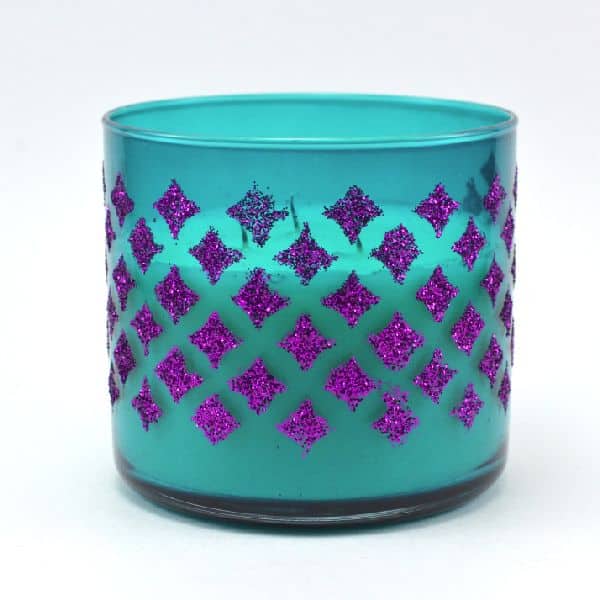 Decorar vela com glitter é muito fácil (Foto: dreamalittlebigger.com)