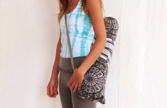 Bolsa para tapete de yoga pode também ser sustentável, se você utilizar tecido reciclado (Foto: blog.freepeople.com)