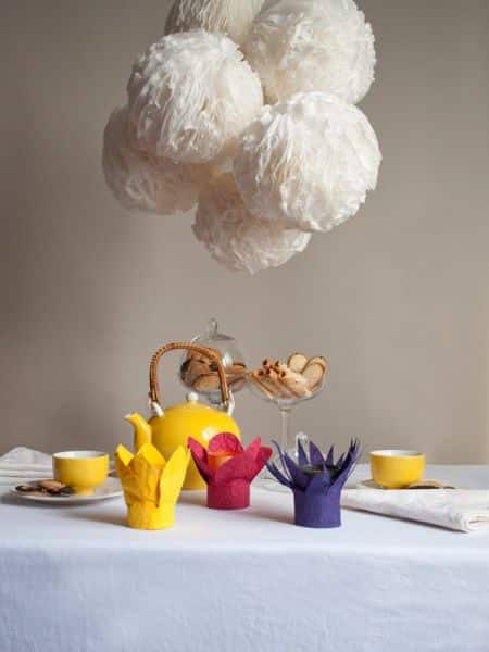 Decorar porta-velas com papel é muito fácil e barato (Foto: hellobee.com)