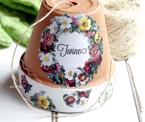 Faça vários deste artesanato com vaso de barro (Foto: thegraphicsfairy.com)