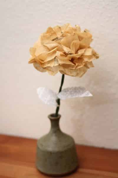 Flores de papel de seda são lindas e qualquer pessoa consegue fazer facilmente (Foto: trashycrafter.com)