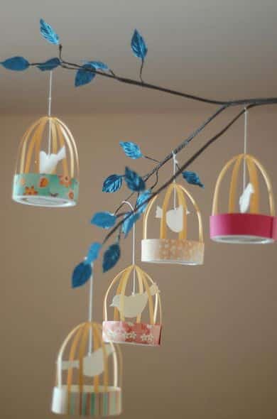 Esta gaiolinha de papel pode ter a combinação de cores e estampas que você desejar (Foto: thebridescafe.com)