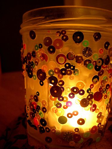 Potinho decorado com paetê pode frequentar qualquer ambiente (Foto: nurturestore.co.uk)