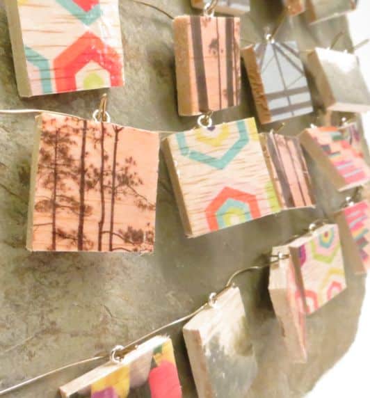 Transferir imagens para madeira, utilizando fita adesiva ou papel contact, é muito fácil (Foto: popcraftart.com)
