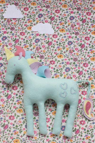 Unicórnio de feltro é simpático e todos amam (Foto: molliemakes.com)