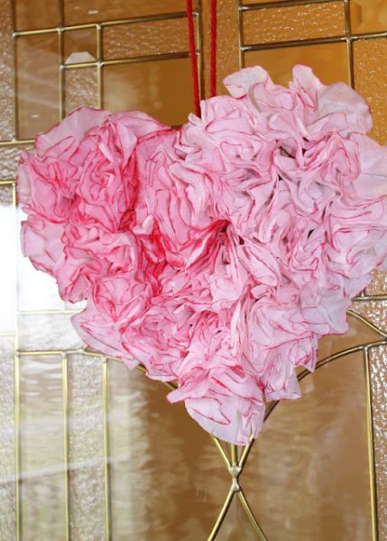 Guirlanda de coração é linda e decora com primor (Foto: byebyesoccermom.blogspot.com.br)