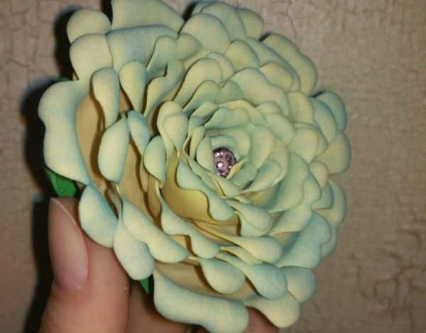 Esta rosa de EVA é linda e diferente (Foto: guidecentr.al)