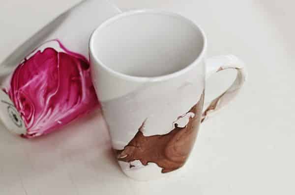 Personalizar caneca de porcelana pode também ser divertido (Foto: poppytalk.com)