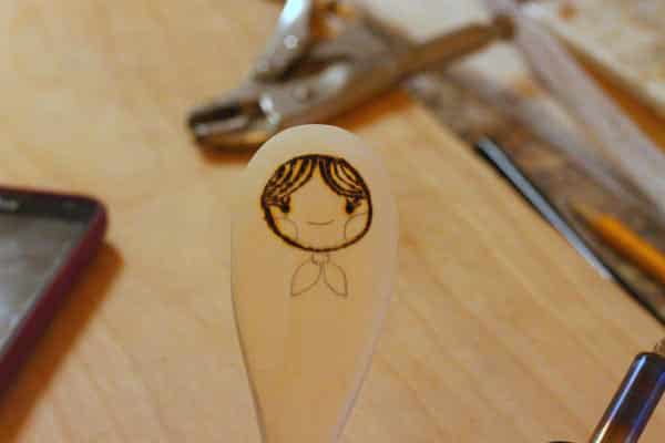 Como Decorar Colher de Pau Passo a Passo (Foto: thinkcrafts.com)