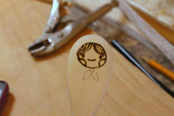Como Decorar Colher de Pau Passo a Passo (Foto: thinkcrafts.com)