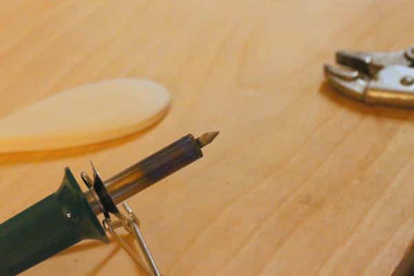 Como Decorar Colher de Pau Passo a Passo (Foto: thinkcrafts.com)