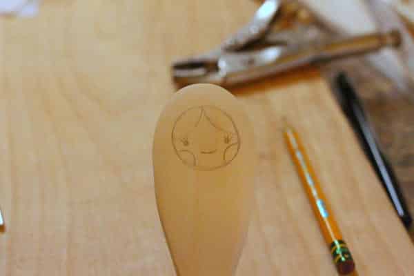 Como Decorar Colher de Pau Passo a Passo (Foto: thinkcrafts.com)