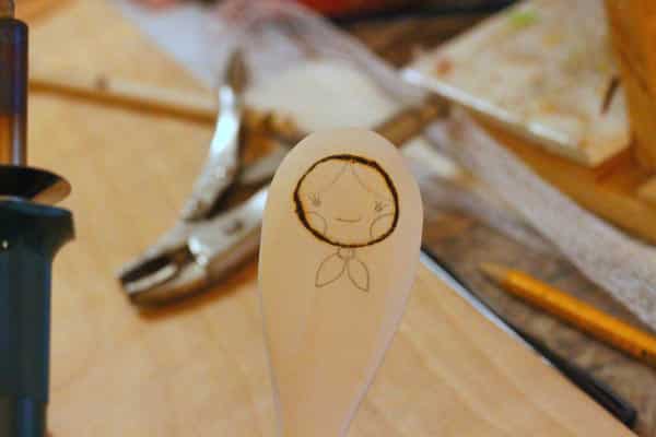 Como Decorar Colher de Pau Passo a Passo (Foto: thinkcrafts.com)