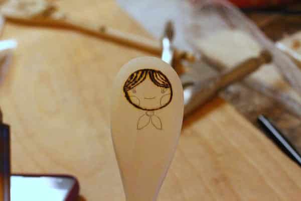 Como Decorar Colher de Pau Passo a Passo (Foto: thinkcrafts.com)