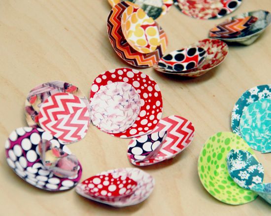 Como Fazer Flores com Círculos de Papel (Foto: worldofpineapple.com)