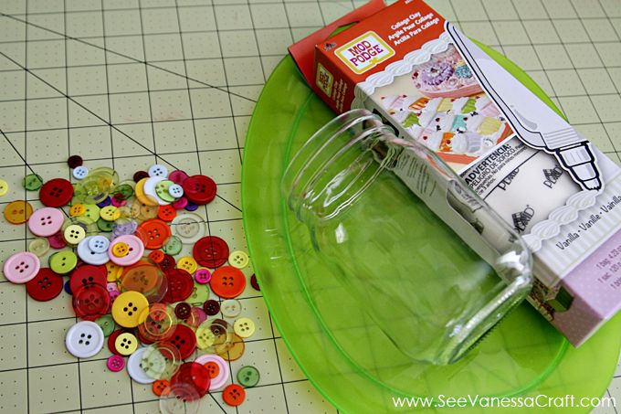 Como Fazer Pote Decorado com Botões (Foto: seevanessacraft.com)