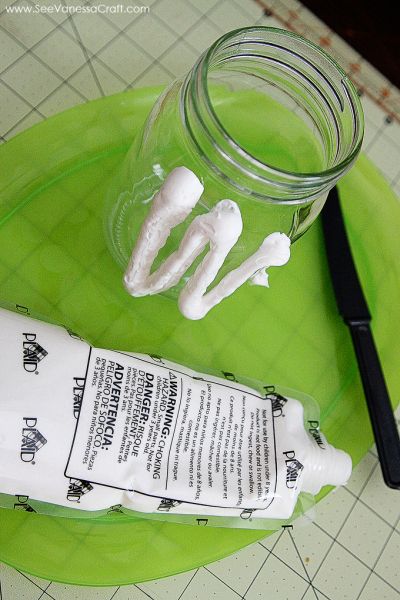 Como Fazer Pote Decorado com Botões (Foto: seevanessacraft.com)