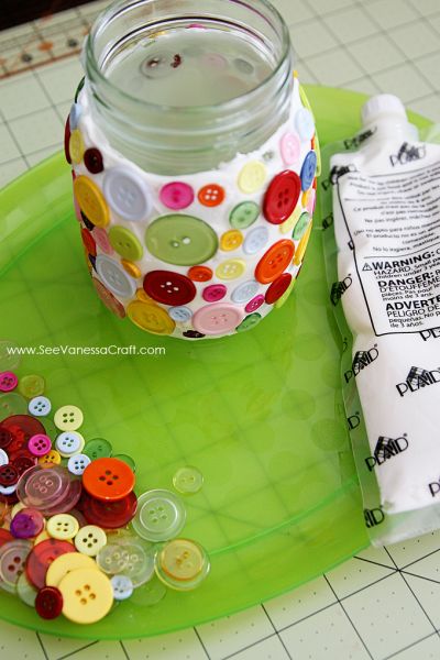 Como Fazer Pote Decorado com Botões (Foto: seevanessacraft.com)