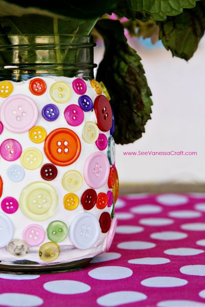 Como Fazer Pote Decorado com Botões (Foto: seevanessacraft.com)